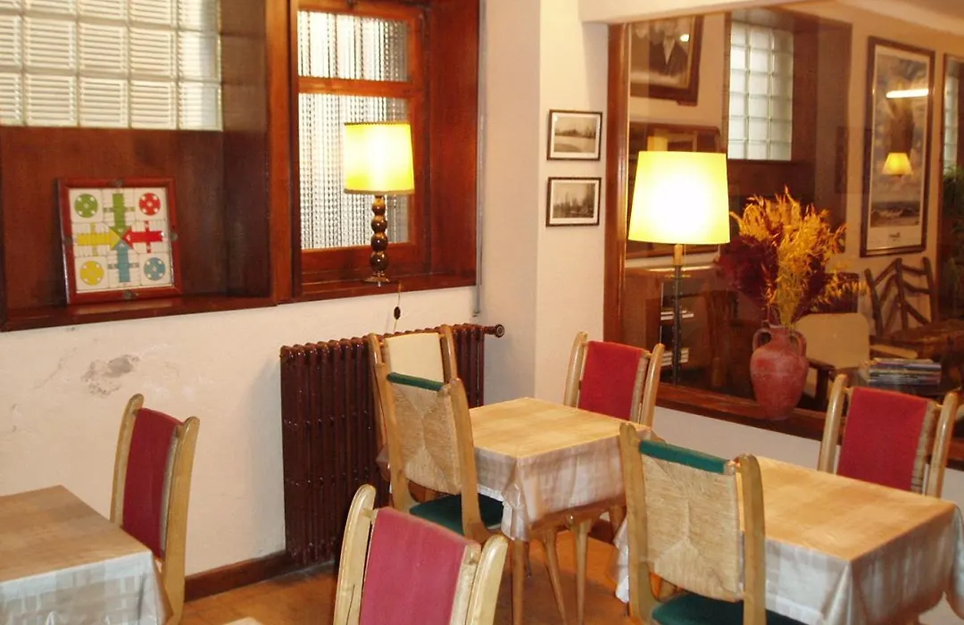 Hostal Rita Belvedere-1